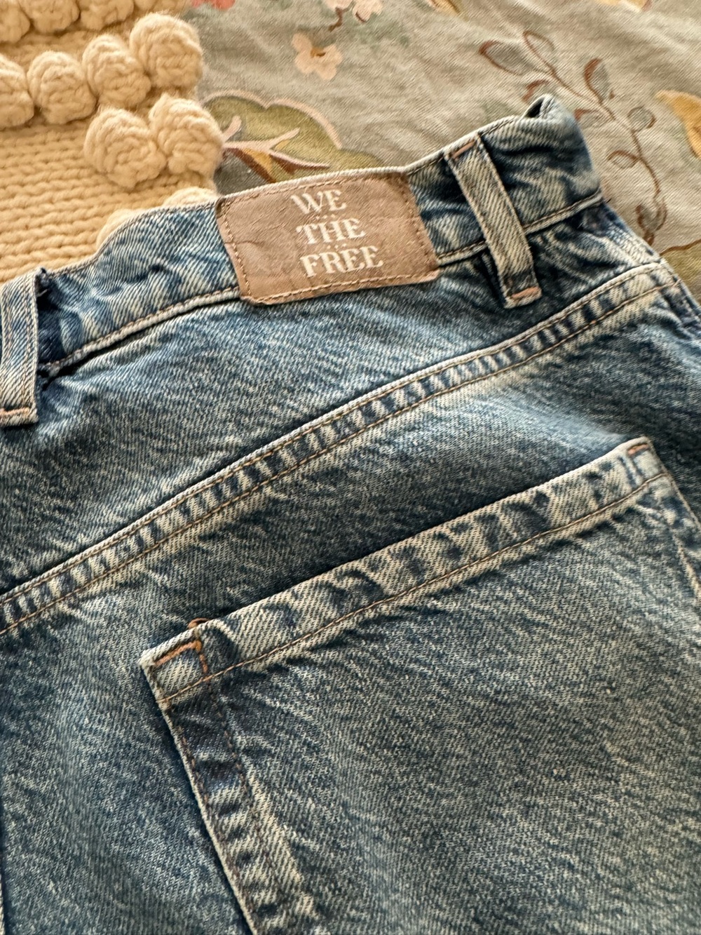 We The Free Light-Mid Blue Relaxed Denim Jeans size 31